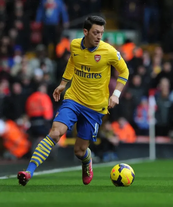 Framed Print : Mesut Ozil in Action: Liverpool vs Arsenal, Premier League 2013-14 Framed Print : Mesut Ozil in Action: Liverpool vs Arsenal, Premier League 2013-14