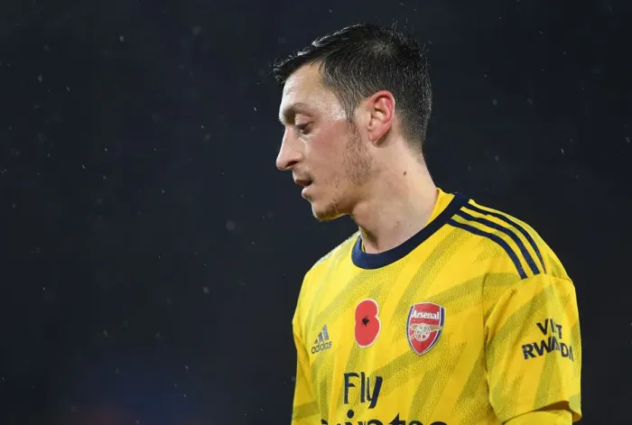 Framed Print : Mesut Ozil in Action: Premier League Showdown - Leicester City vs. Arsenal (2019-20) Framed Print : Mesut Ozil in Action: Premier League Showdown - Leicester City vs. Arsenal (2019-20)