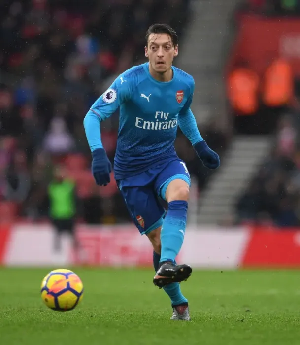 Framed Print : Mesut Ozil in Action: Southampton vs. Arsenal, Premier League 2017-18