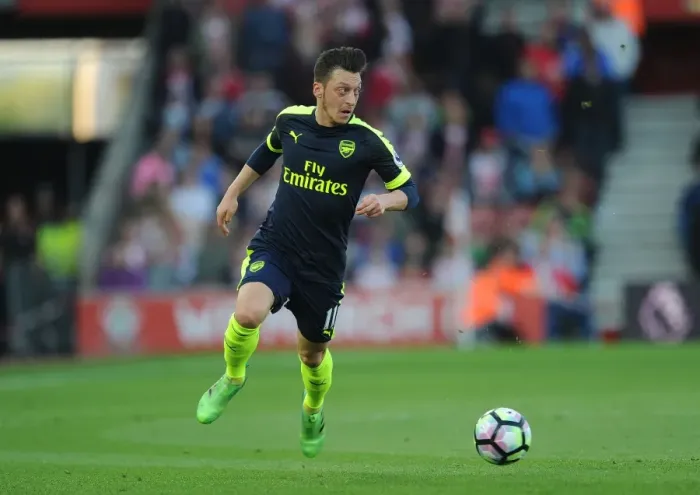 Framed Print : Mesut Ozil in Action: Southampton vs Arsenal, Premier League 2016-17 Framed Print : Mesut Ozil in Action: Southampton vs Arsenal, Premier League 2016-17