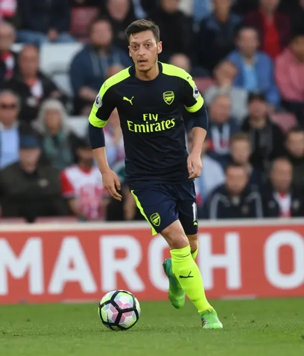 Framed Print : Mesut Ozil in Action: Southampton vs Arsenal, Premier League 2016-17 Framed Print : Mesut Ozil in Action: Southampton vs Arsenal, Premier League 2016-17