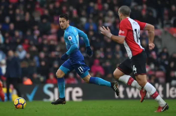 Framed Print : Mesut Ozil in Action: Southampton vs Arsenal, Premier League 2017-18 Framed Print : Mesut Ozil in Action: Southampton vs Arsenal, Premier League 2017-18