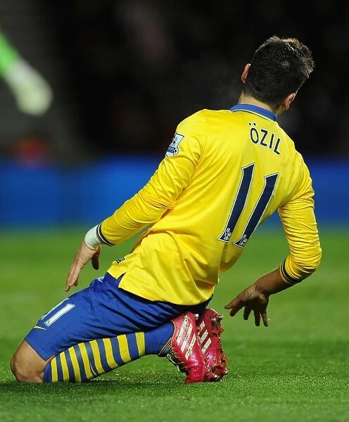 Mesut Ozil in Action: Southampton vs Arsenal, Premier League 2013-14