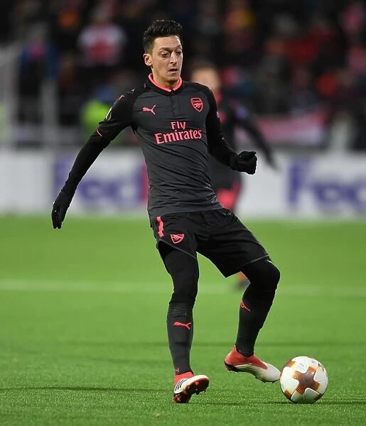 Mesut Ozil in Action: Star Performance for Arsenal against Ostersunds FK, UEFA Europa League 2018
