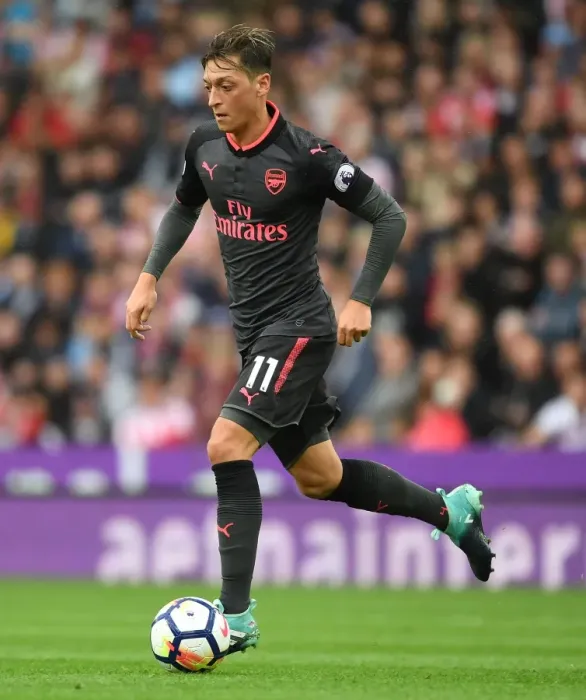 Framed Print : Mesut Ozil in Action: Stoke City vs. Arsenal, Premier League 2017-18