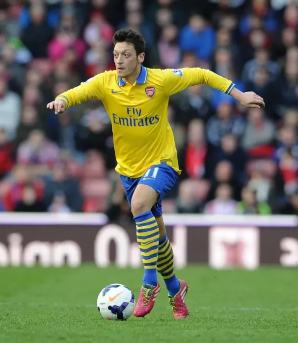 Framed Print : Mesut Ozil in Action: Stoke City vs. Arsenal, Premier League 2013-14 Framed Print : Mesut Ozil in Action: Stoke City vs. Arsenal, Premier League 2013-14