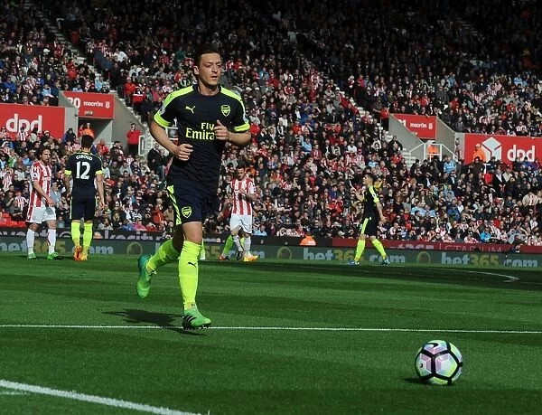 Mesut Ozil in Action: Stoke City vs Arsenal, Premier League 2016-17