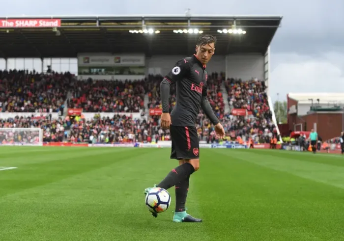 Framed Print : Mesut Ozil in Action: Stoke City vs Arsenal, Premier League 2017-18 Framed Print : Mesut Ozil in Action: Stoke City vs Arsenal, Premier League 2017-18