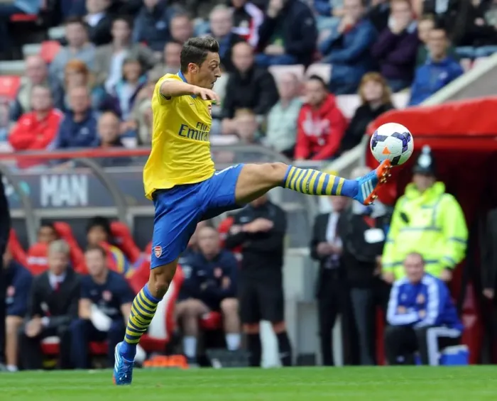 Framed Print : Mesut Ozil: In Action Against Sunderland, Premier League 2013-14 Framed Print : Mesut Ozil: In Action Against Sunderland, Premier League 2013-14