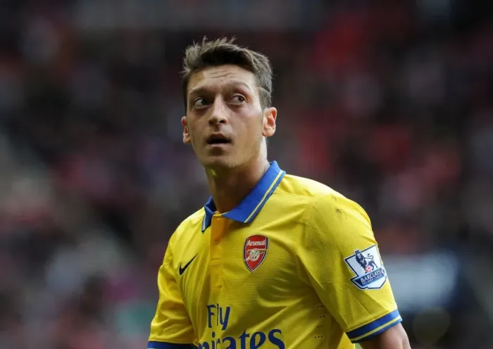 Framed Print : Mesut Ozil: In Action Against Sunderland, Premier League 2013-14 Framed Print : Mesut Ozil: In Action Against Sunderland, Premier League 2013-14