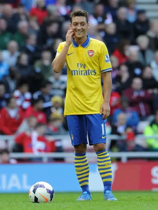 Framed Print : Mesut Ozil: In Action Against Sunderland, Premier League 2013-14 Framed Print : Mesut Ozil: In Action Against Sunderland, Premier League 2013-14
