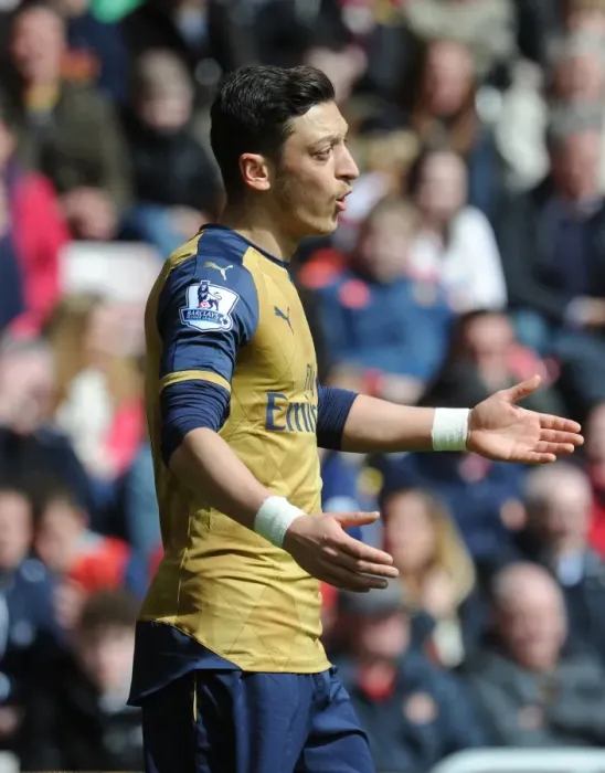 Framed Print : Mesut Ozil in Action: Sunderland vs. Arsenal, Premier League 2015-16