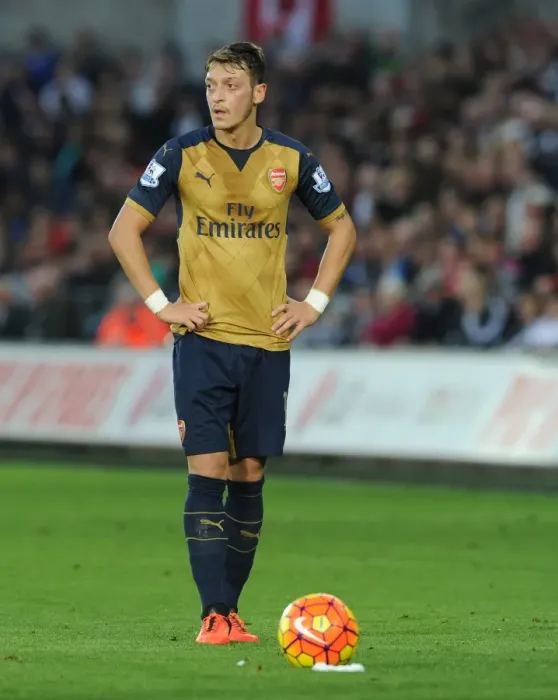 Framed Print : Mesut Ozil in Action: Swansea City vs. Arsenal, Premier League 2015-16