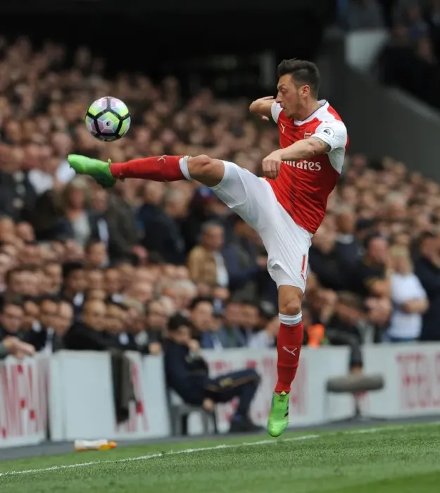 Framed Print : Mesut Ozil in Action: Tottenham Hotspur vs. Arsenal, Premier League 2016-17 Framed Print : Mesut Ozil in Action: Tottenham Hotspur vs. Arsenal, Premier League 2016-17