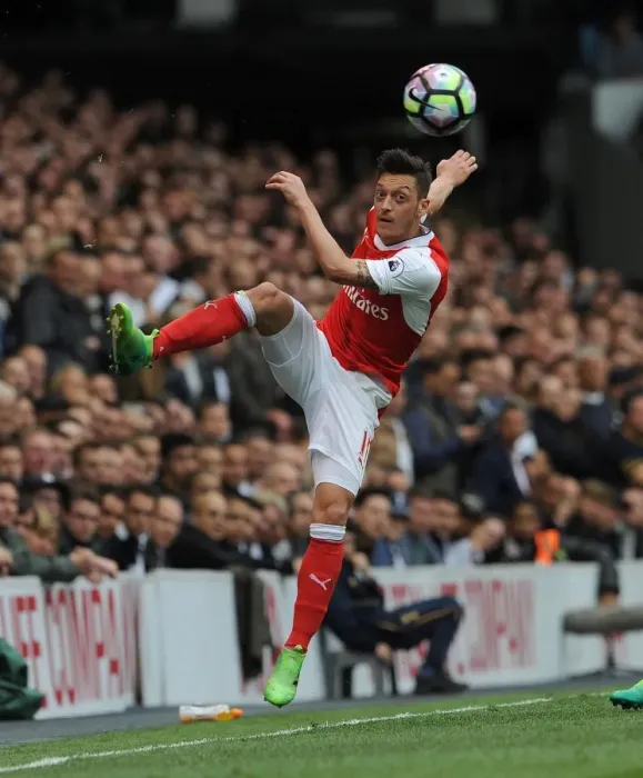 Framed Print : Mesut Ozil in Action: Tottenham vs Arsenal, Premier League 2016-17 Framed Print : Mesut Ozil in Action: Tottenham vs Arsenal, Premier League 2016-17
