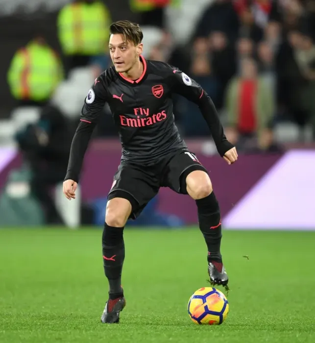 Framed Print : Mesut Ozil in Action: West Ham United vs. Arsenal, Premier League 2017-18 Framed Print : Mesut Ozil in Action: West Ham United vs. Arsenal, Premier League 2017-18