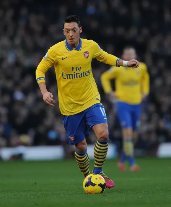 Framed Print : Mesut Ozil in Action: West Ham United vs. Arsenal, Premier League, 2013