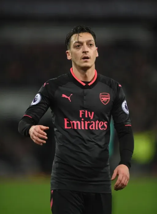 Framed Print : Mesut Ozil in Action: West Ham United vs Arsenal, Premier League 2017-18 Framed Print : Mesut Ozil in Action: West Ham United vs Arsenal, Premier League 2017-18