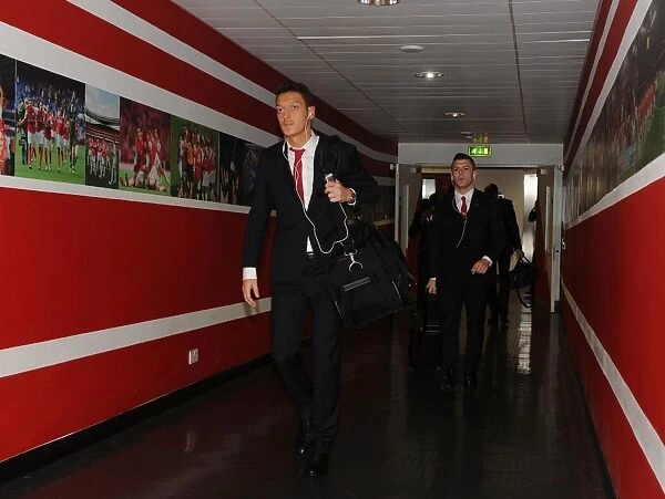 Mesut Ozil: Arrival at Emirates Stadium - Arsenal vs Olympique de Marseille, UEFA Champions League (2013)