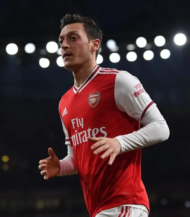 Framed Print : Mesut Ozil (Arsenal). Arsenal 2:2 Southampton Framed Print : Mesut Ozil (Arsenal). Arsenal 2:2 Southampton