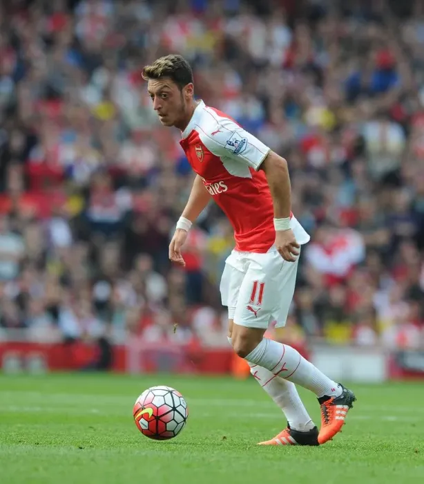 Framed Print : Mesut Ozil (Arsenal). Arsenal 3: 0 Manchester United