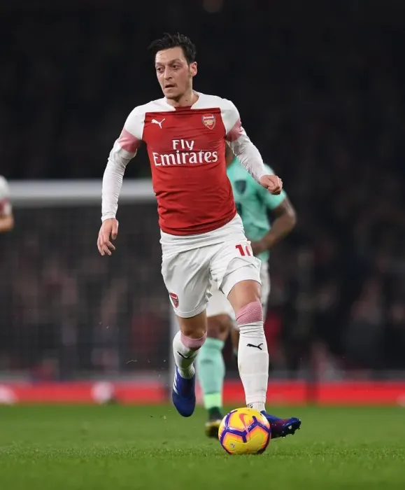 Framed Print : Mesut Ozil (Arsenal). Arsenal 5:1 AFC Bournemouth