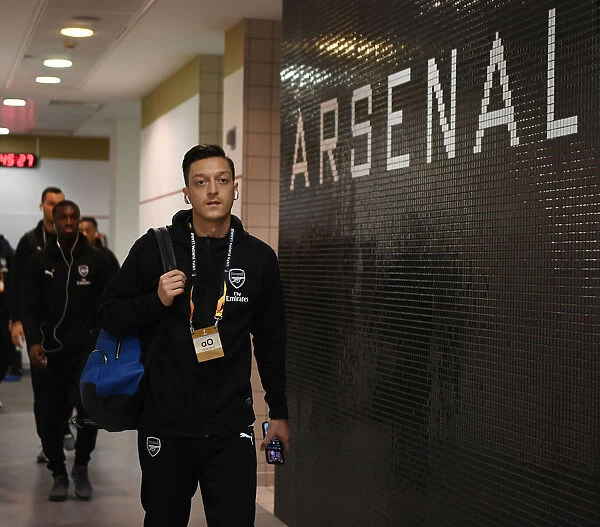 Mesut Ozil in Arsenal Changing Room - Arsenal vs Qarabag, UEFA Europa League, 2018