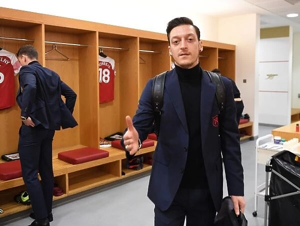 Mesut Ozil in Arsenal Changing Room Before Arsenal vs Bournemouth, Premier League 2018-19