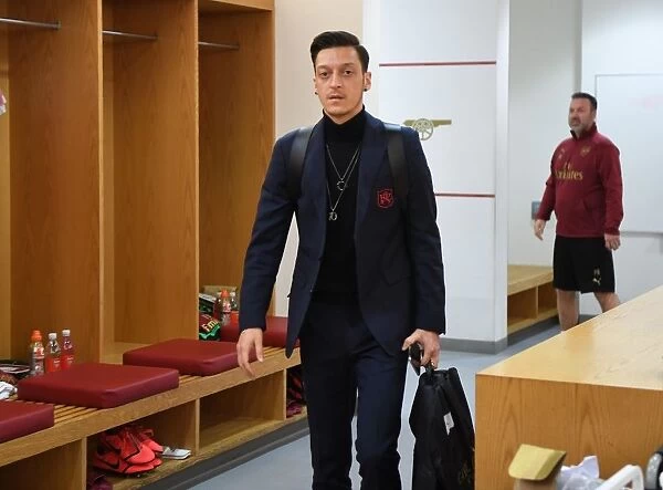 Mesut Ozil in Arsenal Changing Room Before Arsenal vs Newcastle United, Premier League 2018-19