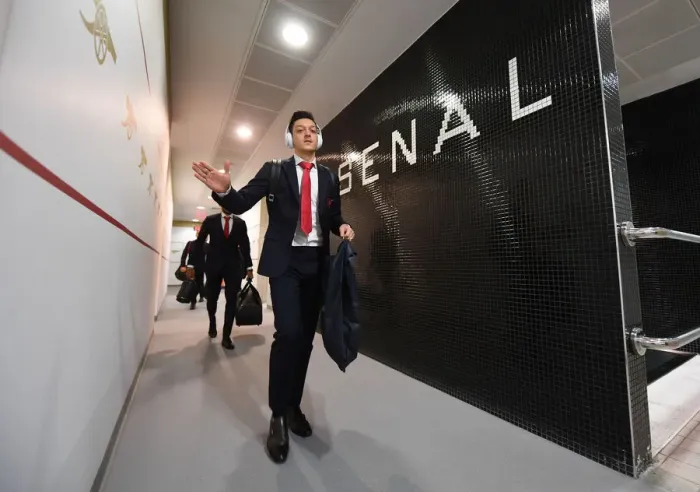 Framed Print : Mesut Ozil in Arsenal Changing Room Before Arsenal vs Stoke City, Premier League 2017-18