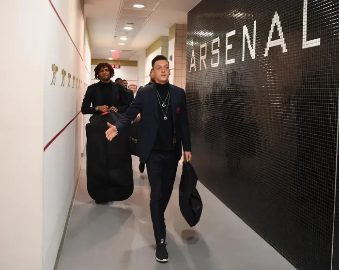 Framed Print : Mesut Ozil in Arsenal Changing Room - Arsenal vs Valencia, UEFA Europa League Semi-Final (2018-19)