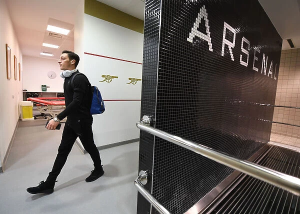 Mesut Ozil in Arsenal Changing Room Before Europa League Quarterfinal vs CSKA Moscow