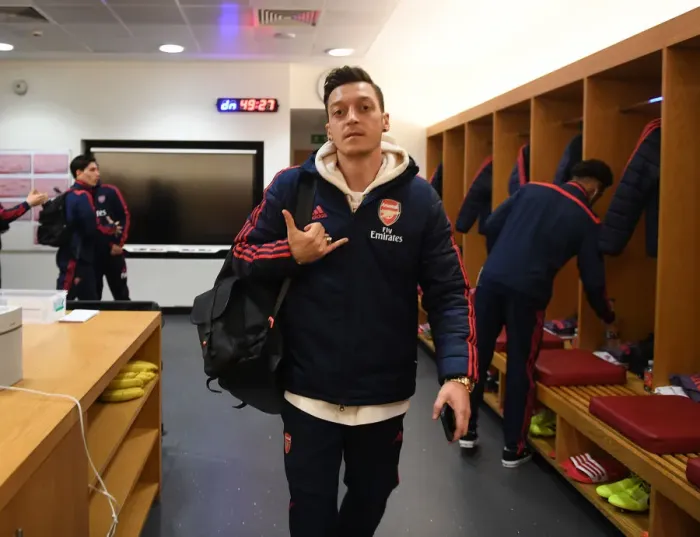 Framed Print : Mesut Ozil in Arsenal Changing Room: Pre-Match Focus (Arsenal FC vs Brighton & Hove Albion, 2019-20)