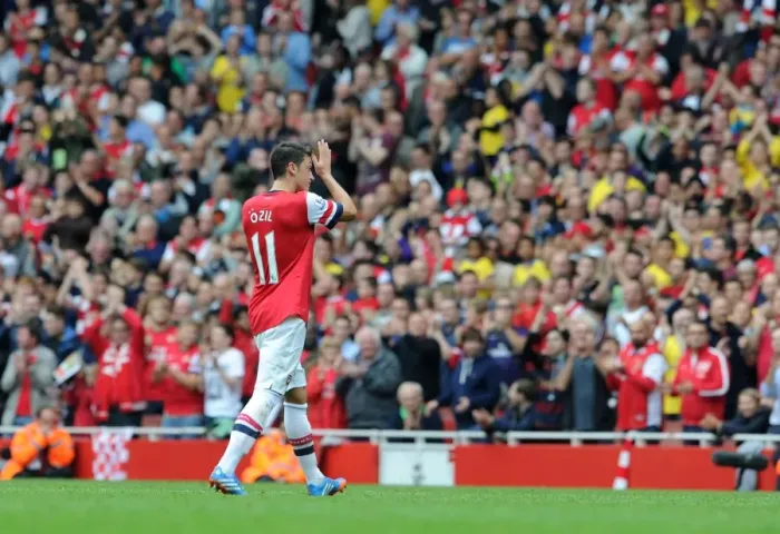 Framed Print : Mesut Ozil (Arsenal) claps the fans as he leaves the pitch. Arsenal 3: 1 Stoke City Framed Print : Mesut Ozil (Arsenal) claps the fans as he leaves the pitch. Arsenal 3: 1 Stoke City