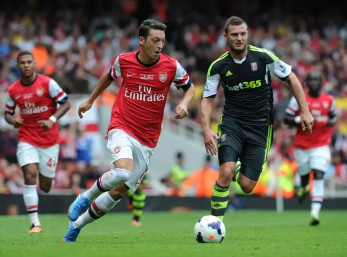 Framed Print : Mesut Ozil (Arsenal) Erik Pieters (Stoke). Arsenal 3: 1 Stoke City. Barclays Premier League