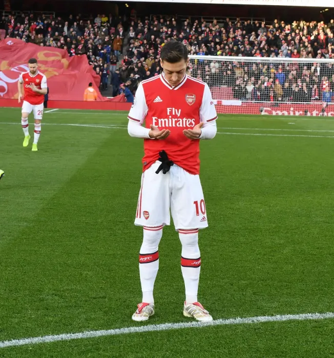 Framed Print : Mesut Ozil - Arsenal FC vs Sheffield United, Premier League 2019-20