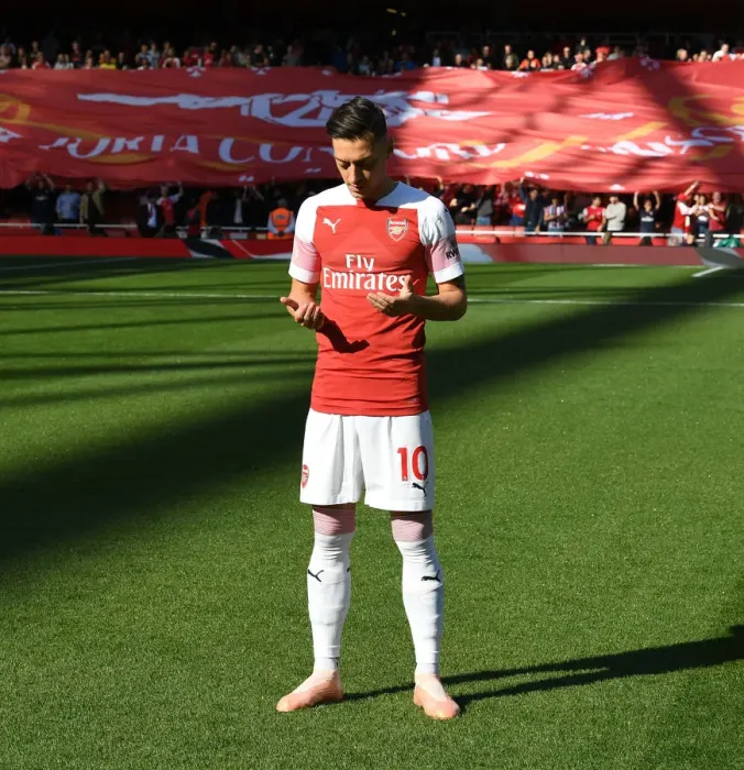 Framed Print : Mesut Ozil: Arsenal FC vs. Watford FC, Premier League 2018-19 Framed Print : Mesut Ozil: Arsenal FC vs. Watford FC, Premier League 2018-19