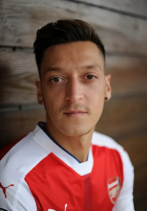 Framed Print : Mesut Ozil at Arsenal First Team Training 2016-17 Framed Print : Mesut Ozil at Arsenal First Team Training 2016-17