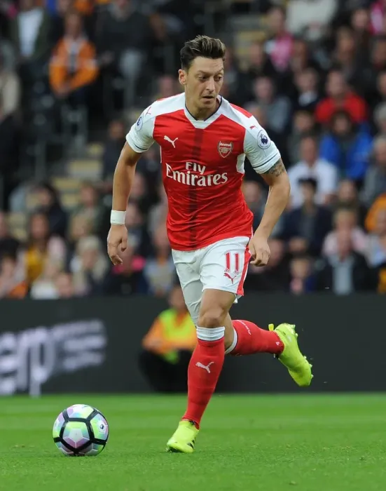 Framed Print : Mesut Ozil (Arsenal). Hull City 1: 4 Arsenal. Premier League. KCOM Stadium, Hull, 17  /  9  /  16