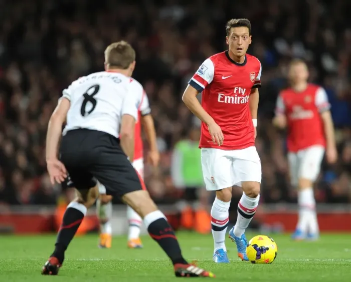 Framed Print : Mesut Ozil (arsenal) Steven Gerrard (Liverpool). Arsenal 2: 0 Liverpool. Barclays Premier League Framed Print : Mesut Ozil (arsenal) Steven Gerrard (Liverpool). Arsenal 2: 0 Liverpool. Barclays Premier League