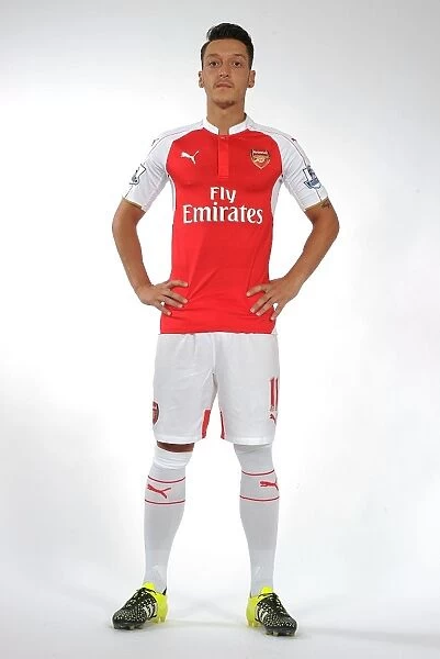 Mesut Ozil at Arsenal Training: 2015-16 Season