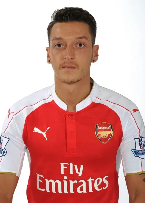 Framed Print : Mesut Ozil at Arsenal Training: 2015-16 Season Framed Print : Mesut Ozil at Arsenal Training: 2015-16 Season