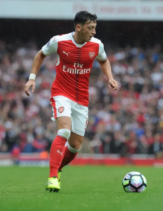 Framed Print : Mesut Ozil: Arsenal vs Southampton, Premier League 2016-17 Framed Print : Mesut Ozil: Arsenal vs Southampton, Premier League 2016-17