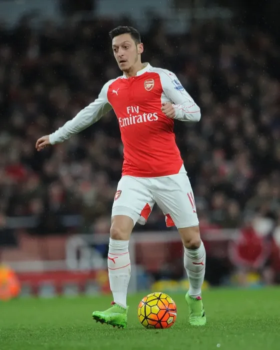 Framed Print : Mesut Ozil: Arsenal vs Swansea City (Premier League 2015-16)