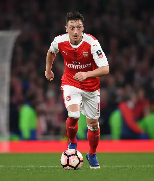 Framed Print : Mesut Ozil: Arsenal's Brilliant Performance at FA Cup Quarter-Final vs. Lincoln City