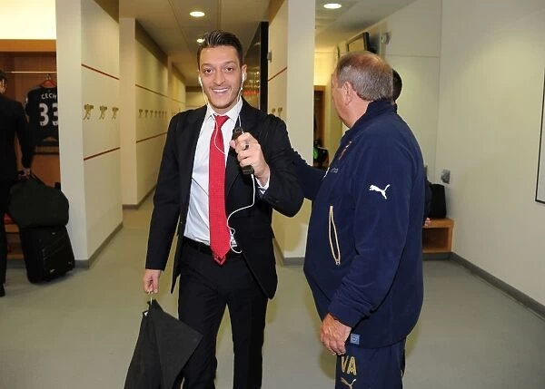 Mesut Ozil in Arsenal's Home Changing Room Before Arsenal vs. Everton (2015 / 16)