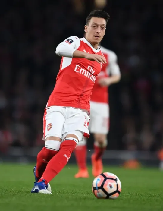 Framed Print : Mesut Ozil: Arsenal's Star Performer Shines at Emirates FA Cup Quarter-Final vs. Lincoln City