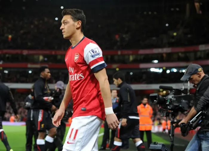 Framed Print : Mesut Ozil: Arsenal's Star Player Ahead of Arsenal vs. Liverpool (2013-14)