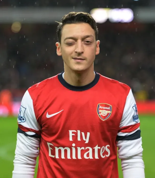 Framed Print : Mesut Ozil: Arsenal's Star Player Before the Arsenal v Chelsea Clash (2013-14) Framed Print : Mesut Ozil: Arsenal's Star Player Before the Arsenal v Chelsea Clash (2013-14)