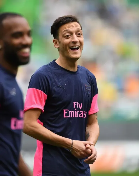 Framed Print : Mesut Ozil: Arsenal's Star Prepares for Europa League Showdown against Sporting Lisbon Framed Print : Mesut Ozil: Arsenal's Star Prepares for Europa League Showdown against Sporting Lisbon